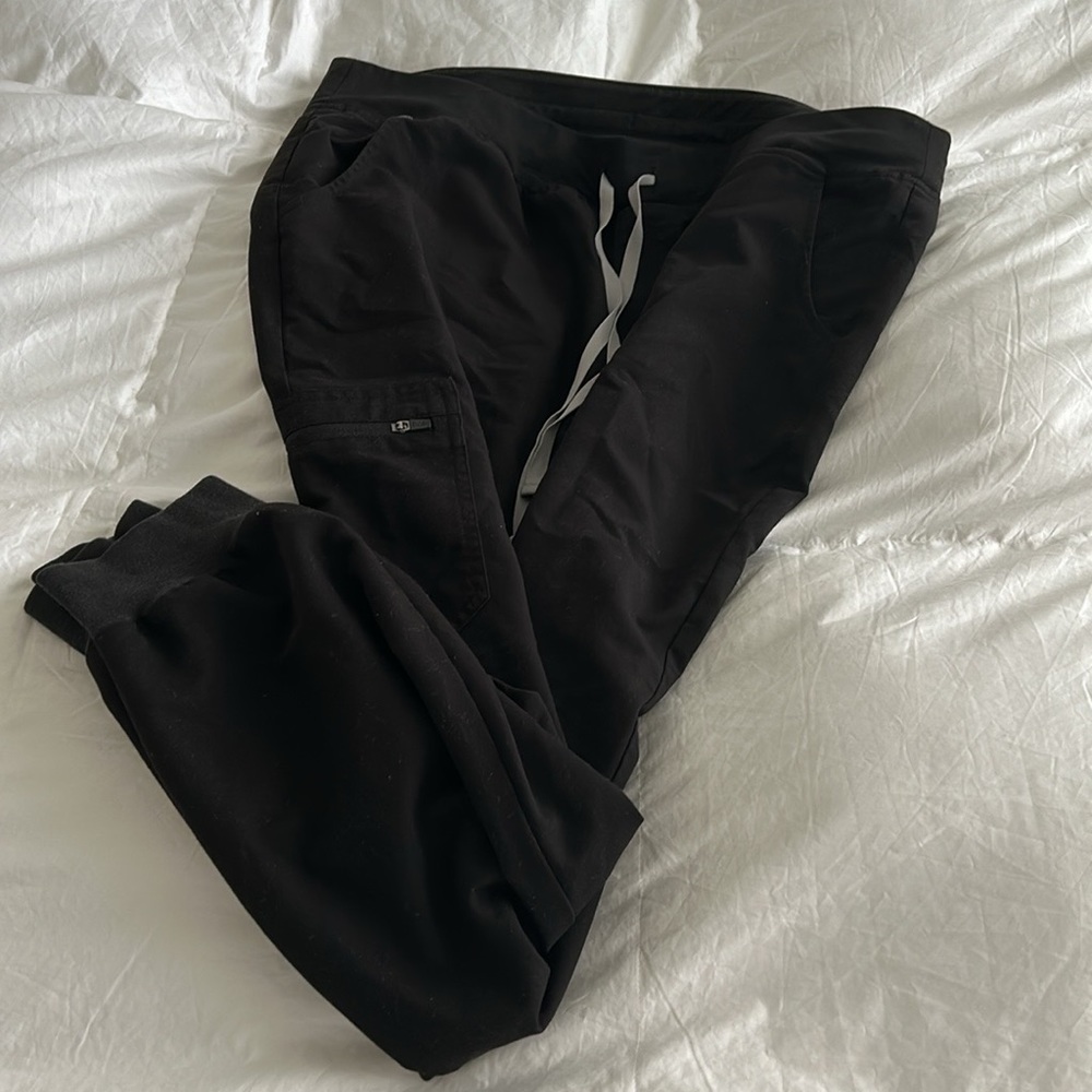 Black figs joggers